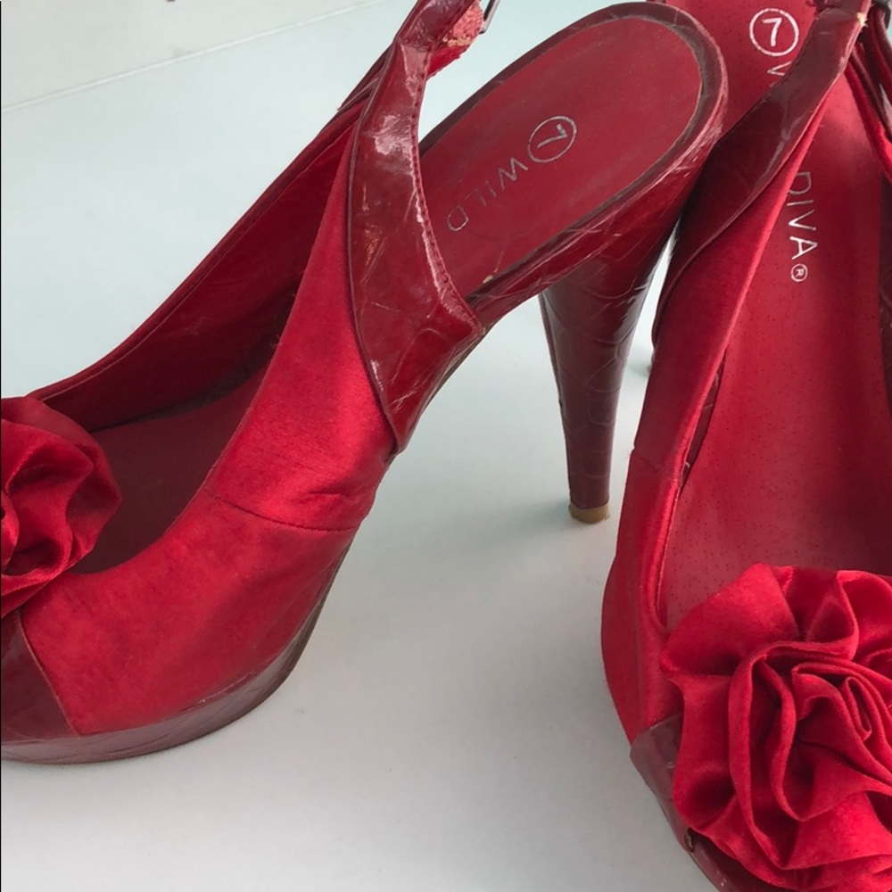 Shoes - Picture 3 of 4